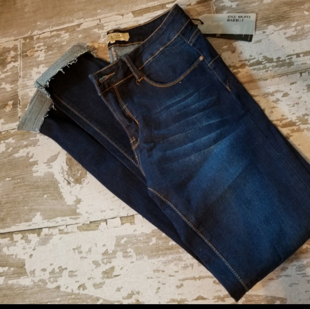 🏈 $8 sale NWT Nina Rossi Jean's